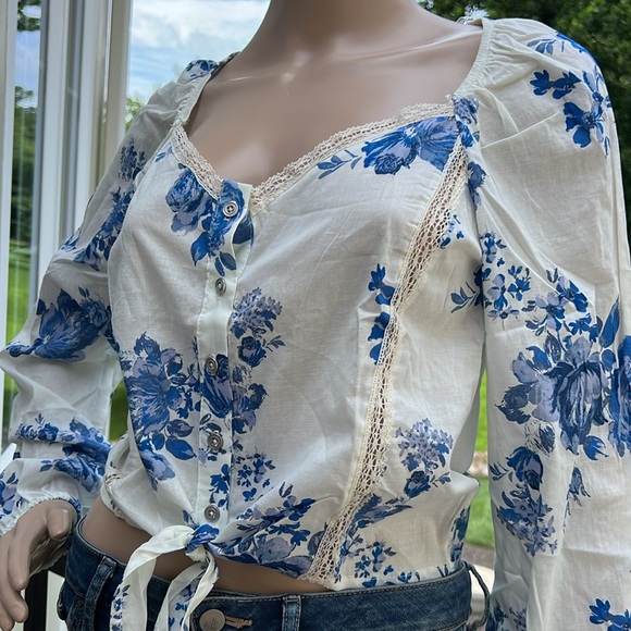 wild fable White and Blue Floral Tie-Front Blouse - Picture 2 of 9